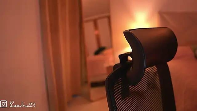 Lau_Bee Live XXX-Chat