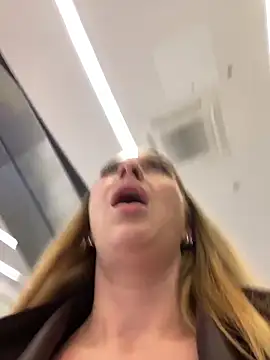 Sweet___Emily: διαδικτυακό σόου στην κάμερα