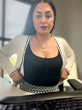 YourQueen18's Live XXX Chat