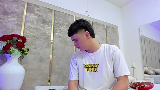 BenitoSaenz Adlı Modelin Canlı XXX Sohbeti