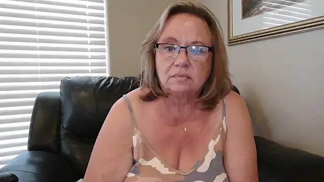 BustyAnnie: διαδικτυακό σόου στην κάμερα