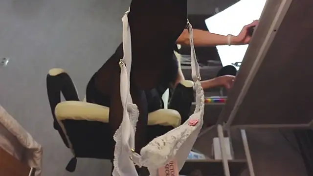 Chat +18 de Marietta_Castro ao vivo