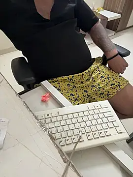 Pokazy przed kamerką – FlirtyxBoy