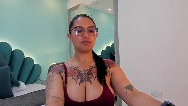 Chatroom XXX en direct de sharlott18