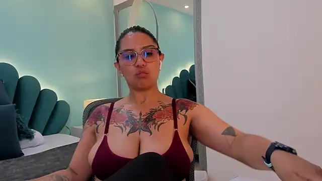 sharlott18のライブXXXチャット