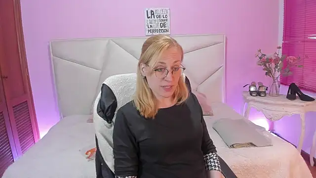 SammySanders Adlı Modelin Canlı XXX Sohbeti