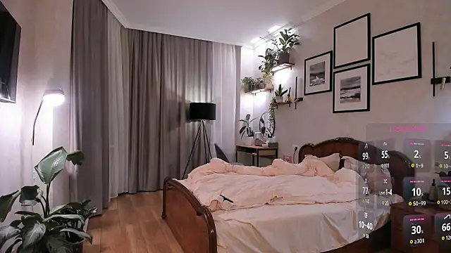 NicoleLuv Show in webcam