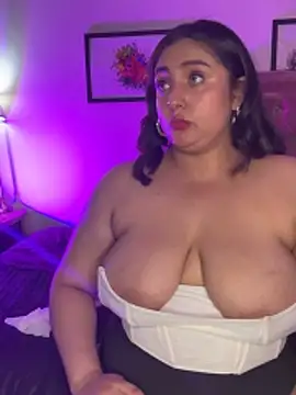 Selenee23 Show in webcam