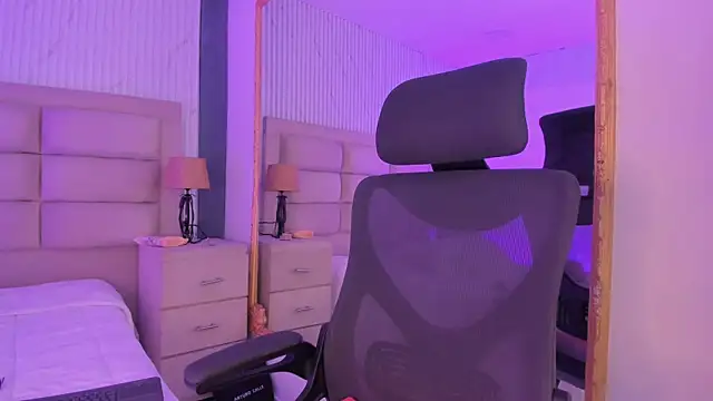 Chatroom XXX en direct de CarolineFyre