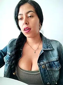 Chatroom XXX en direct de Luianna