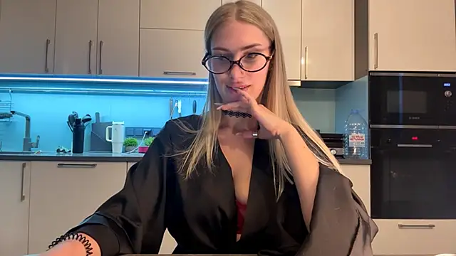 SoftnessMila Chat XXX live