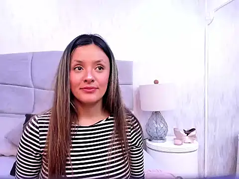 CynthiaMore's Live XXX Chat