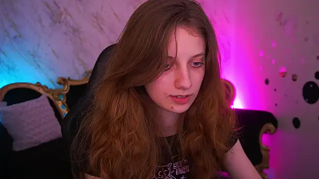 CuteeFoxy's Live XXX Chat