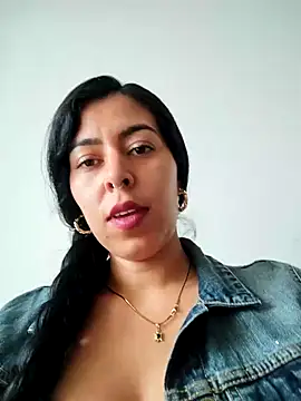 Luianna's Live XXX Chat