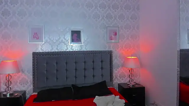 paulys_ Adlı Modelin Canlı XXX Sohbeti