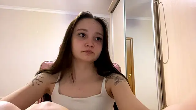 TrulaPhay Adlı Modelin Canlı XXX Sohbeti