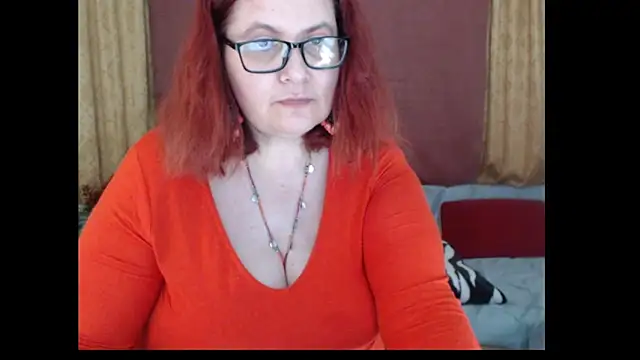 PlayfullMature's Live XXX Chat