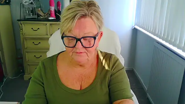 BridgetBlueEyes Chat XXX live