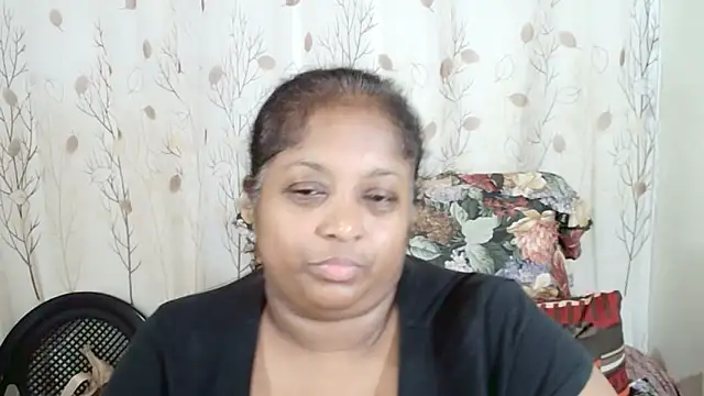 Chat +18 de Indiantasha ao vivo