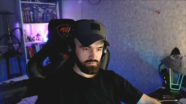 Show modela _Mostly_ na web-kameri