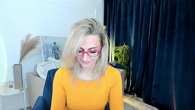 MuseOfStage Adlı Modelin Canlı XXX Sohbeti