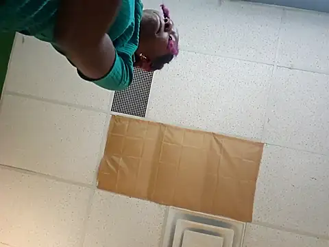 oliviaprettypussy live XXX chat