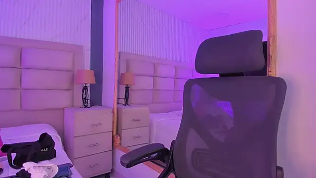 CarolineFyre Adlı Modelin Canlı XXX Sohbeti