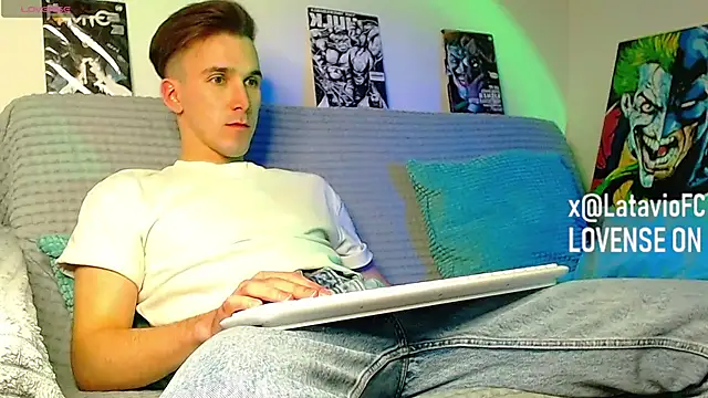 Midnighter_ Show Webcam