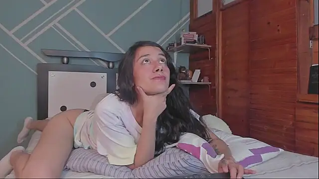 Lucy-Bluesea Chat XXX live