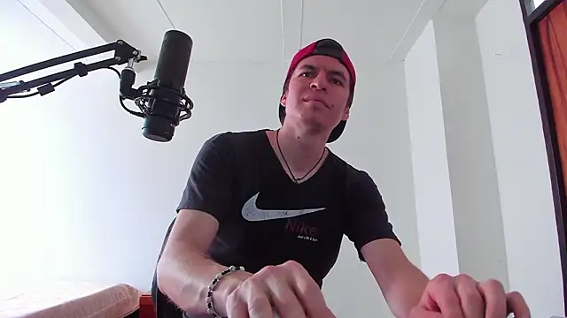 Headhunterdz: διαδικτυακό σόου στην κάμερα