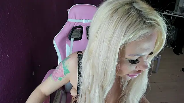 Lika8234's Webcam Show