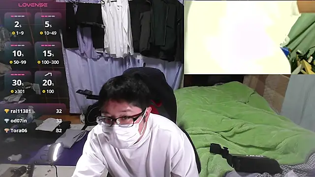 hide39 Live XXX Chat