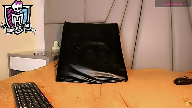 Miss-Saraii élő XXX-chatje