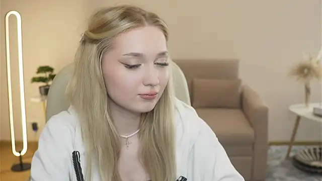 SeemaHornoff Chat XXX in diretta