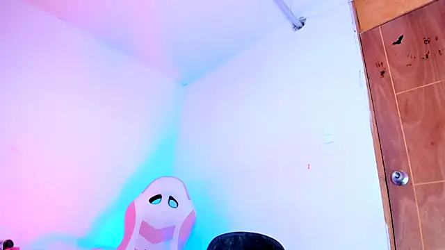 Emily_Coper18 Adlı Modelin Canlı XXX Sohbeti