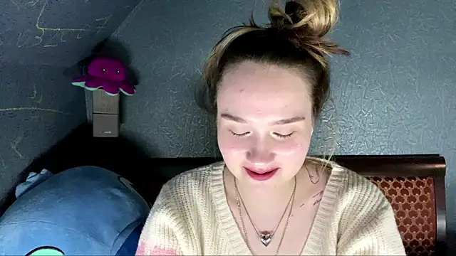 CarmelaLiebherr Adlı Modelin Canlı XXX Sohbeti