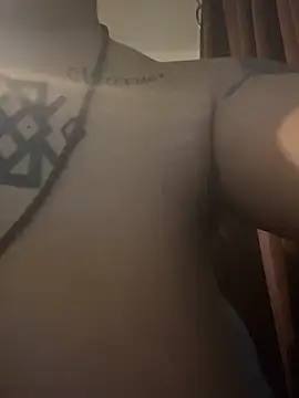 nickytheehawtie: онлайн-секс-чат