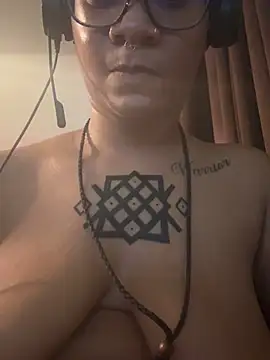 nickytheehawtie Adlı Modelin Canlı XXX Sohbeti