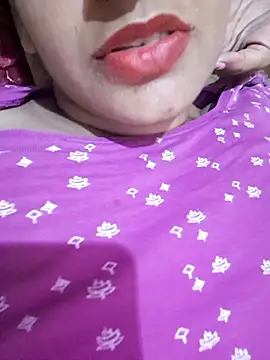 MILFybar's Live XXX Chat