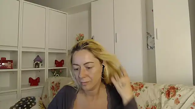 _karolynesyera_ Webcam show