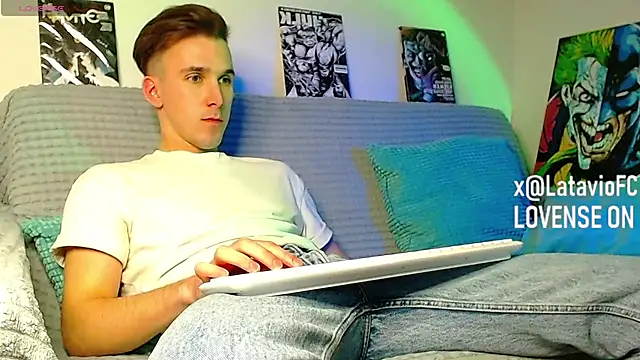 Midnighter_ 在線直播表演