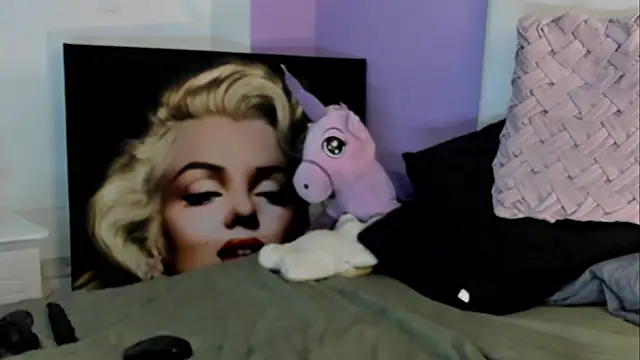 XXX chat uživo modela Charlotte11-11