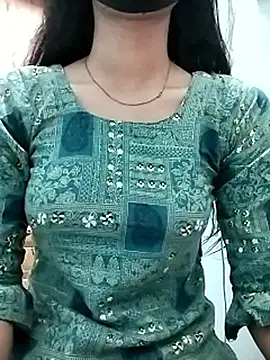 Pokazy przed kamerką – Ratri-Biswas