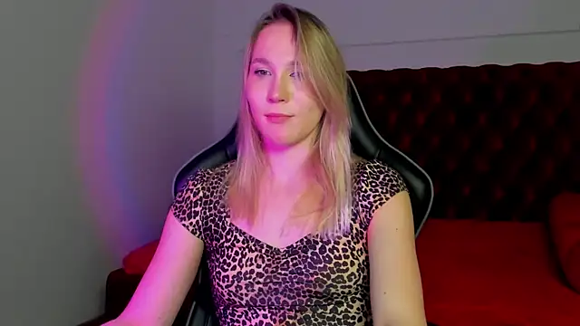 XXX chat uživo modela ElaraVoltage