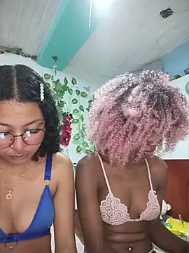 Pertunjukan Kamera Web KatyBelle_