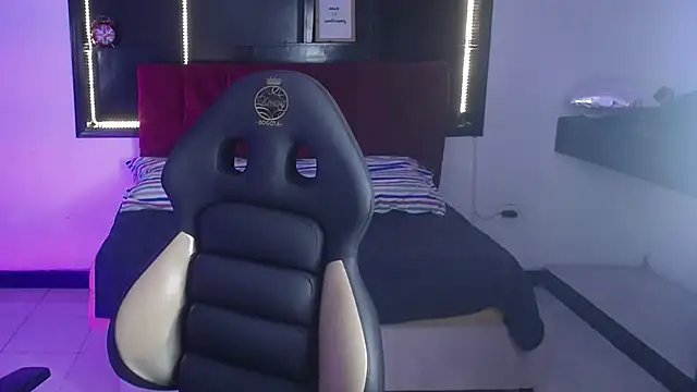 Show modela _Charlotte_Collins_ na web-kameri