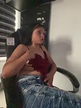 XXX chat uživo modela Ambeer-18