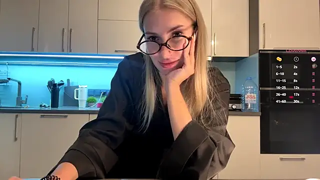 SoftnessMila Chat XXX live