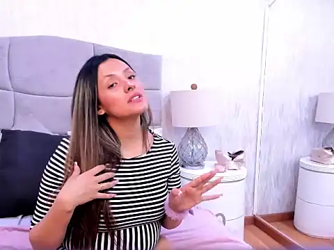 CynthiaMore élő XXX-chatje