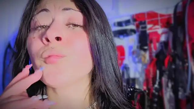 Guxplo_'s Live XXX Chat